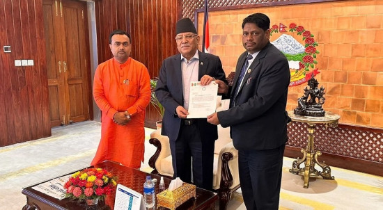 तराई मधेसलाई सुक्खा क्षेत्र घोषणा माग गर्दै प्रधानमन्त्री प्रचण्डलाई बुझाइयो ज्ञापनपत्र